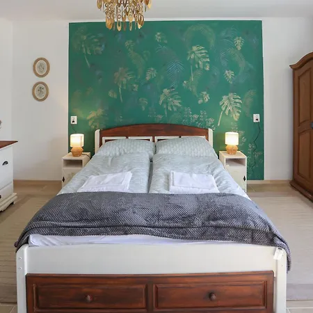 Fekete Golya Fogado Gemenc *