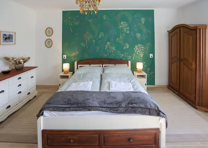 Fekete Golya Fogado Gemenc *