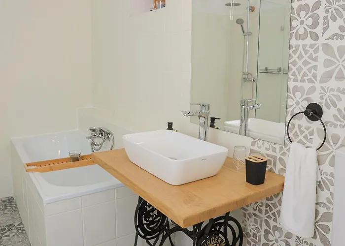 Fekete Golya Fogado Gemenc *